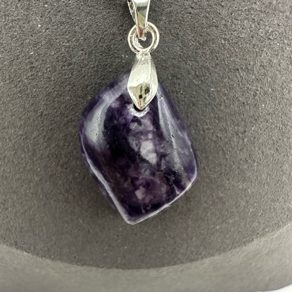 Chaorite Leaf Shaped Pendant Necklace on Copper Bail and Chain - Picture 6 of 9